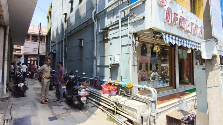 திருச்செங்கோட்டில் துணிகரக் கொள்ளை: இரண்டு பிரபல ஜவுளிக்கடைகளில் ரூ.7 லட்சம் மாயம்!