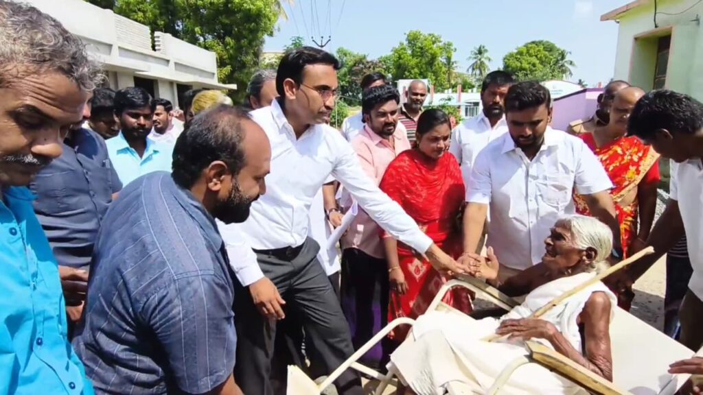 ‘ஊசிகூடபோடமாட்டேங்குறாங்க..!’அமைச்சரிடம்  107 வயதுபாட்டிகண்ணீர்புகார்