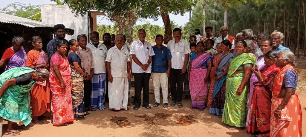 மாற்று இடம் கேட்டு போராடும் மக்களை சந்தித்த டில்லிபாபு… அரசின் கவனத்திற்கு கொண்டு செல்வதாக உறுதி.