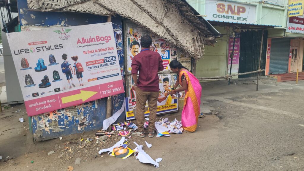 நாமக்கல்லில் விளம்பர பேனர்கள், சுவரொட்டிகள் அகற்றம்; மாநகராட்சி நடவடிக்கை