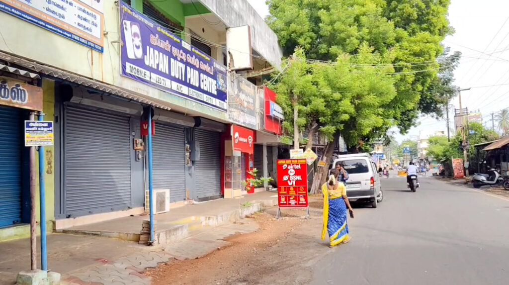 ராஜவாய்க்காலில் தண்ணீர் திறக்கக் கோரி வணிகர்கள் கடையடைப்பு.