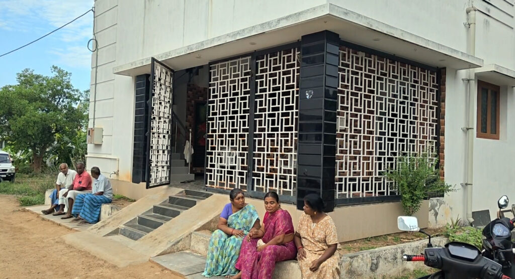 ராசிபுரம் அருகே வீட்டின் பூட்டை உடைத்து 6 பவுன் தங்க நகைகள் திருட்டு.