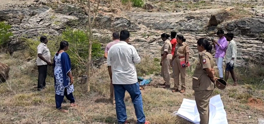 ராசிபுரம் அருகே மலைப்பகுதியில் எலும்புக்கூடாக பெண் சடலம்  மீட்பு.