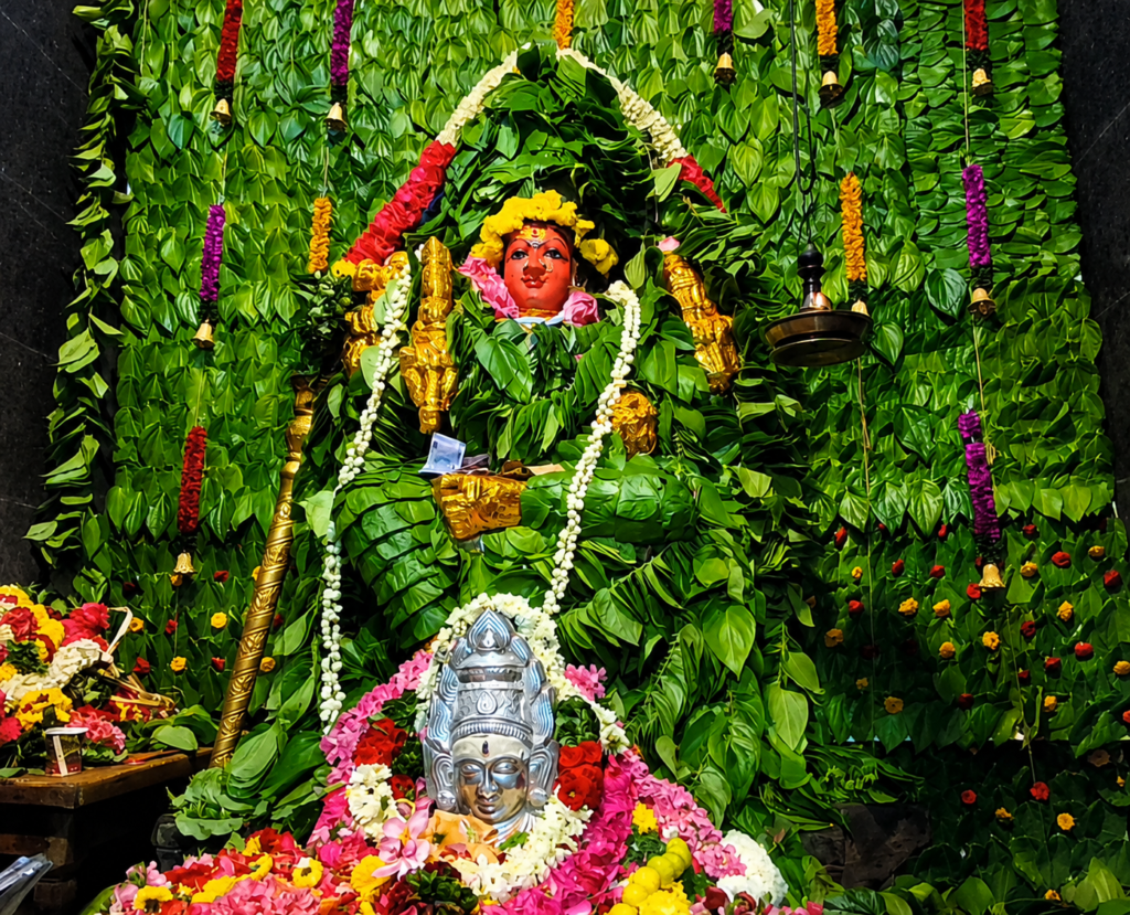 ராசிபுரம் நித்திய சுமங்கலி அம்மனுக்கு ஒரு லட்சம் வெற்றிலை அலங்காரம்: ஆயிரக்கணக்கான பக்தர்கள் தரிசனம்.