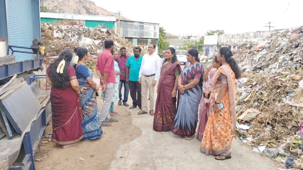 திருச்செங்கோட்டில் பயோ மைனிங் மூலம் குப்பைகள் அகற்றும் பணி தீவிரம்.
