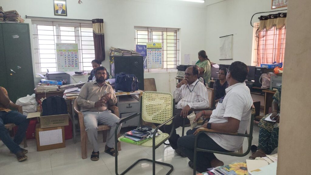 நாமக்கல் உணவு பாதுகாப்புத் துறை அலுவலகத்தில் லஞ்ச ஒழிப்பு போலீசார் சோதனை.