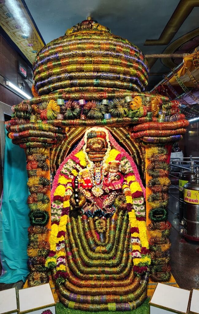 ஸ்ரீ கர்ப்பரட்சாம்பிகை வளையல் அலங்காரத்தில் அருள்பாலித்த சின்ன ஓங்காளியம்மன்.
