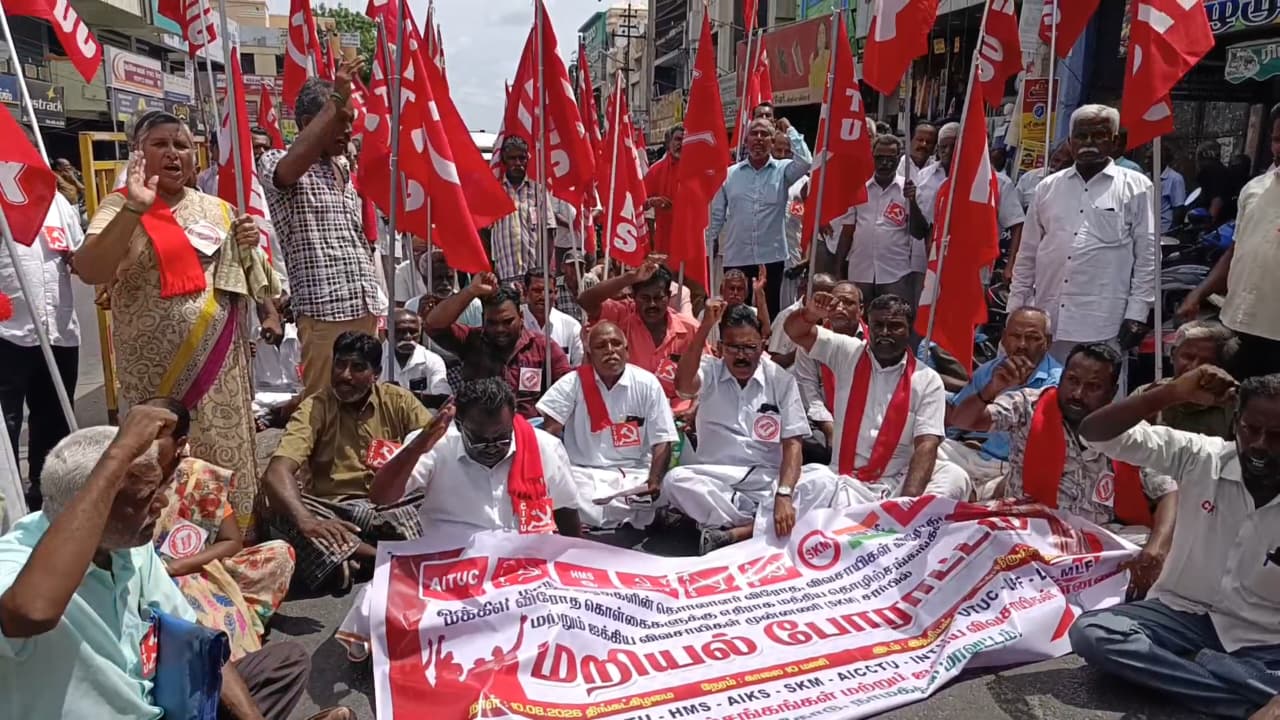 திருச்செங்கோட்டில் தொழிற்சங்கங்கள் மறியல்: 100-க்கும் மேற்பட்டோர் கைது