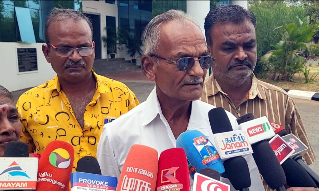 5 ஏக்கர் விவசாய நிலம் மோசடியாக அபகரிப்பு? – எஸ்.பி. அலுவலகத்தில் குடும்பத்துடன் விவசாயி மனு