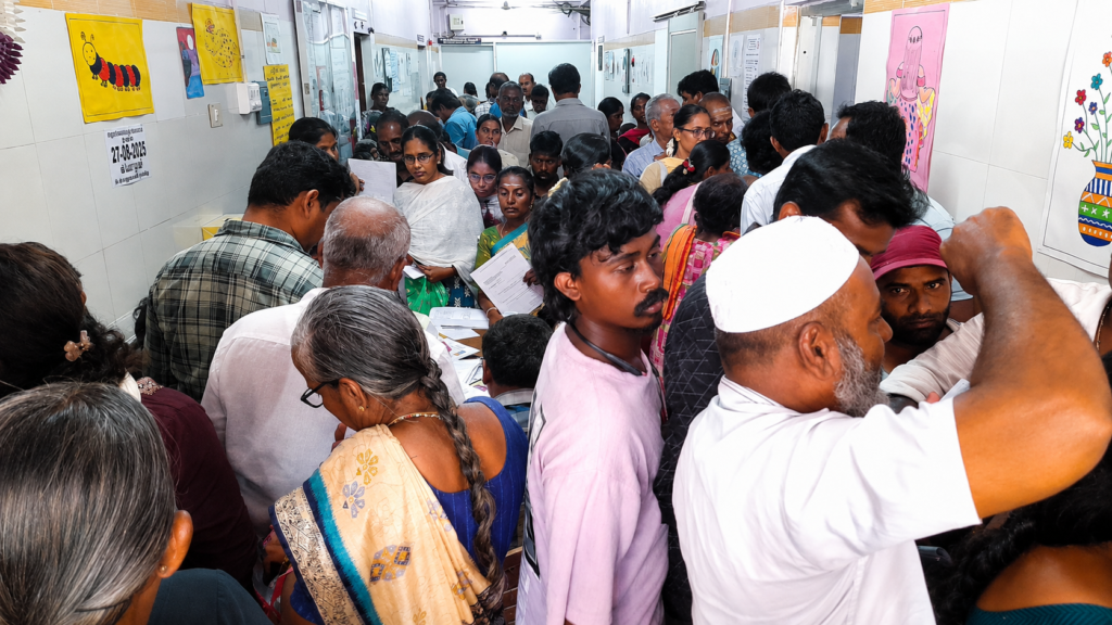 திருச்செங்கோடு அரசு ஆஸ்பத்திரியில் மாற்றுத்திறனாளிகள் சிறப்பு முகாம்: அடிப்படை வசதிகள் இல்லாமல் கடும் அவதி.